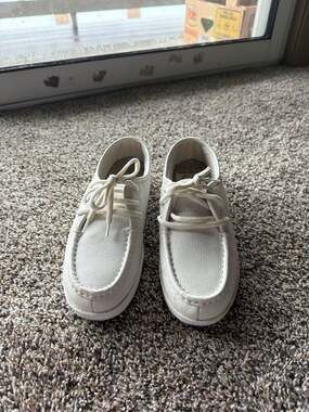 Cobbie Cuddlers Women's White Leather Lace-Up Comfort Nursing Shoes